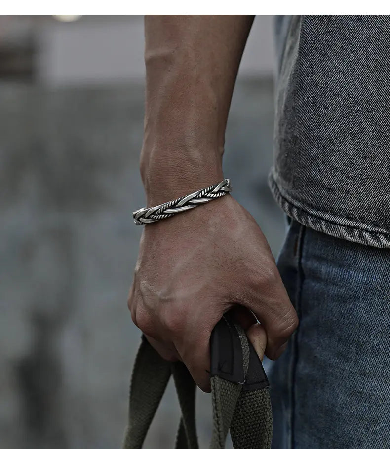 SEVN™ Twisted Bracelet